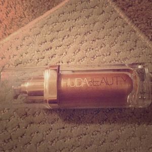 HudaBeauty Body Highlighter